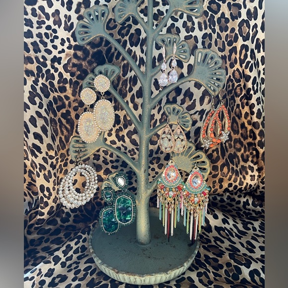 7 pairs of Fashion Earrings - Picture 1 of 5